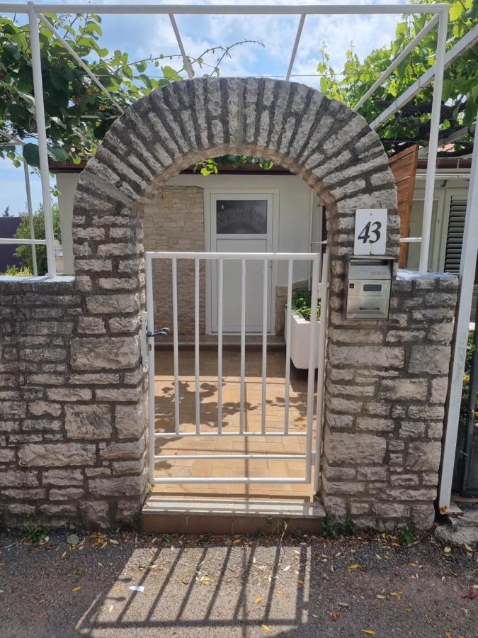 Studio Apartman Premantura Exterior photo