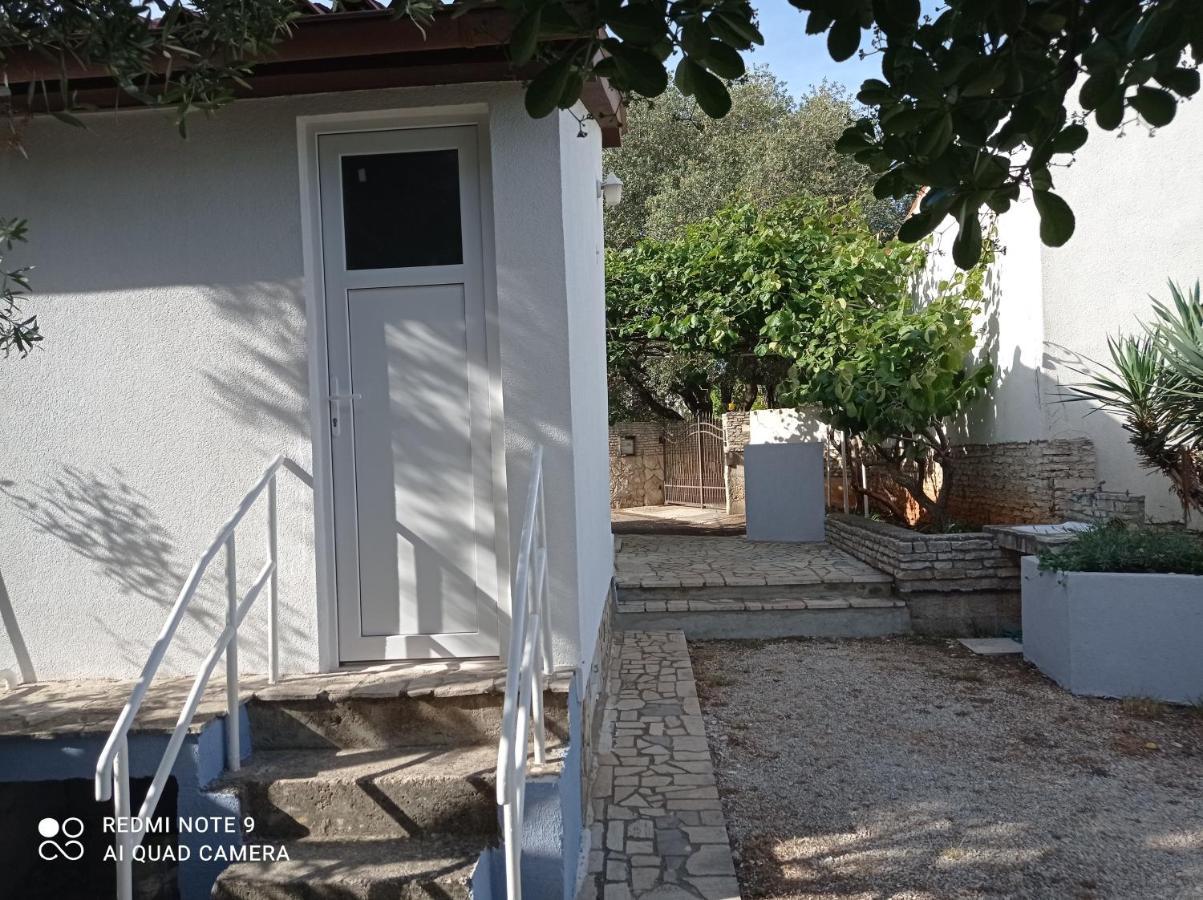 Studio Apartman Premantura Exterior photo
