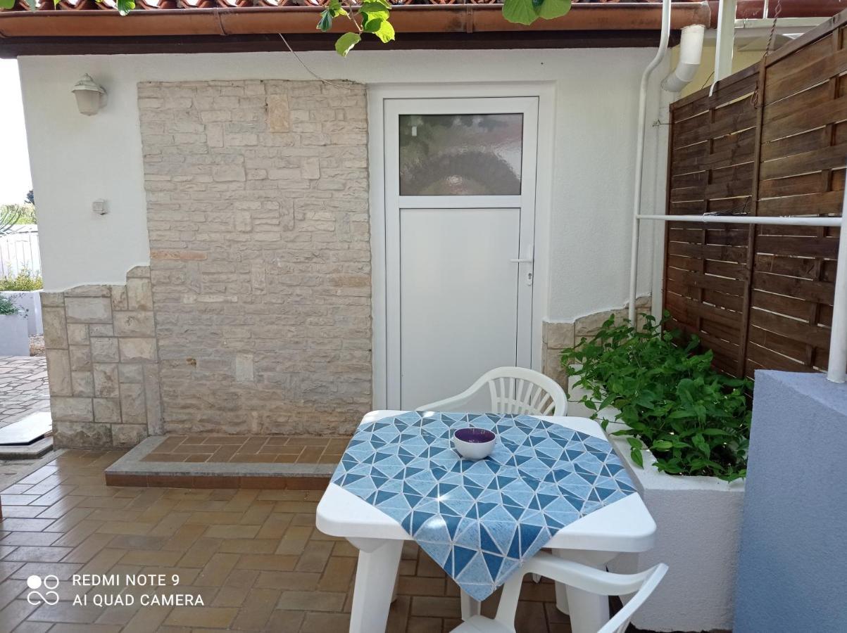 Studio Apartman Premantura Exterior photo