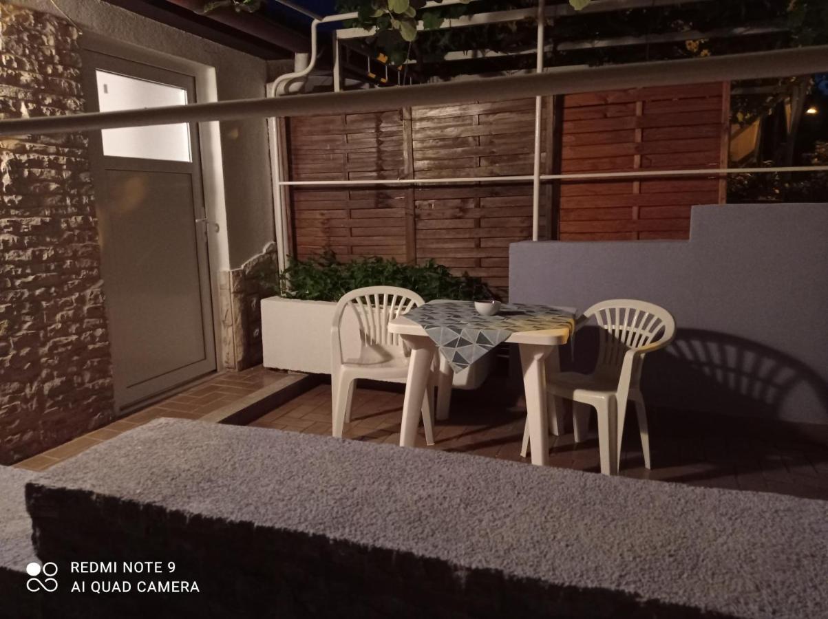 Studio Apartman Premantura Exterior photo